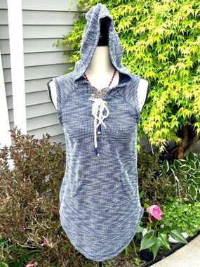 Blue and white sleeveless hoodie- kangaroo pocket gorpcore athletic space knit
